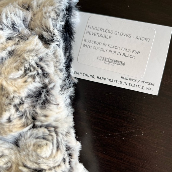 Pandemonium reversible fingerless gloves NWT - Picture 2 of 7